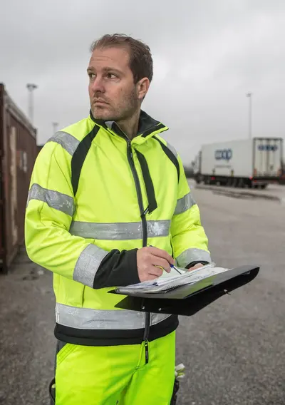 Näkyvät työvaatteet